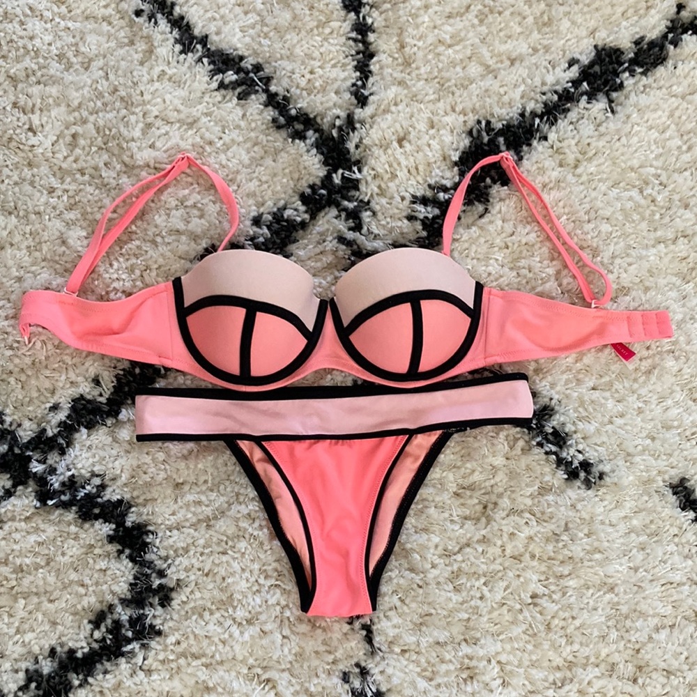Victoria’s Secret bikini